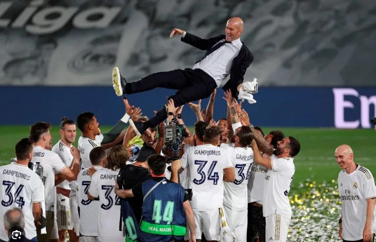 huyen-thoai-zidane-vo-dich-la-liga-may-lan