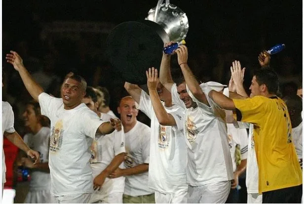 huyen-thoai-zidane-vo-dich-la-liga-may-lan-a3a