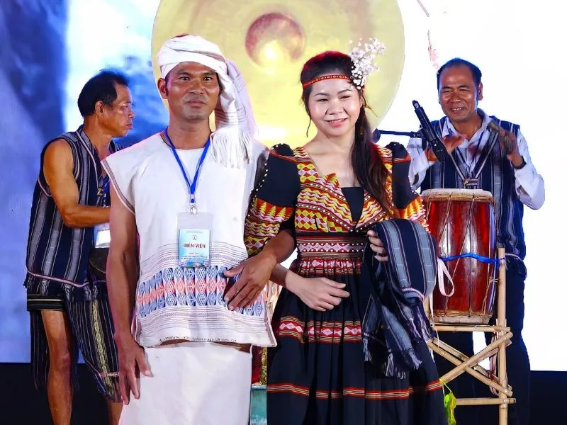 trang phuc truyen thong viet nam net dep van hoa luu giu hon dan toc