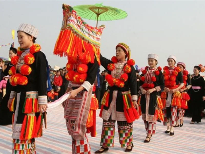 trang phuc truyen thong viet nam net dep van hoa luu giu hon dan toc